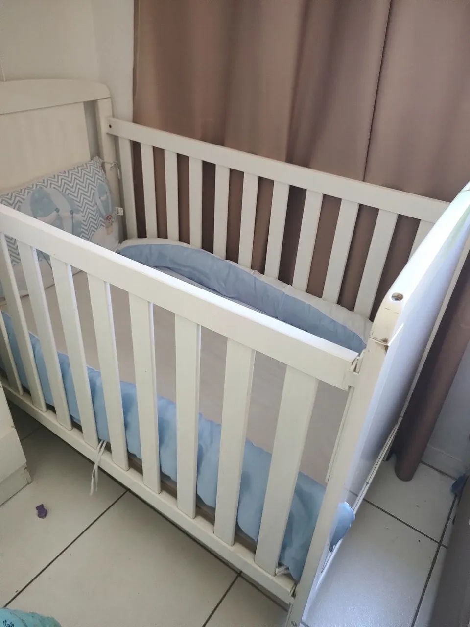 Berço americano com grade móveil e colchão  - Foto 3
