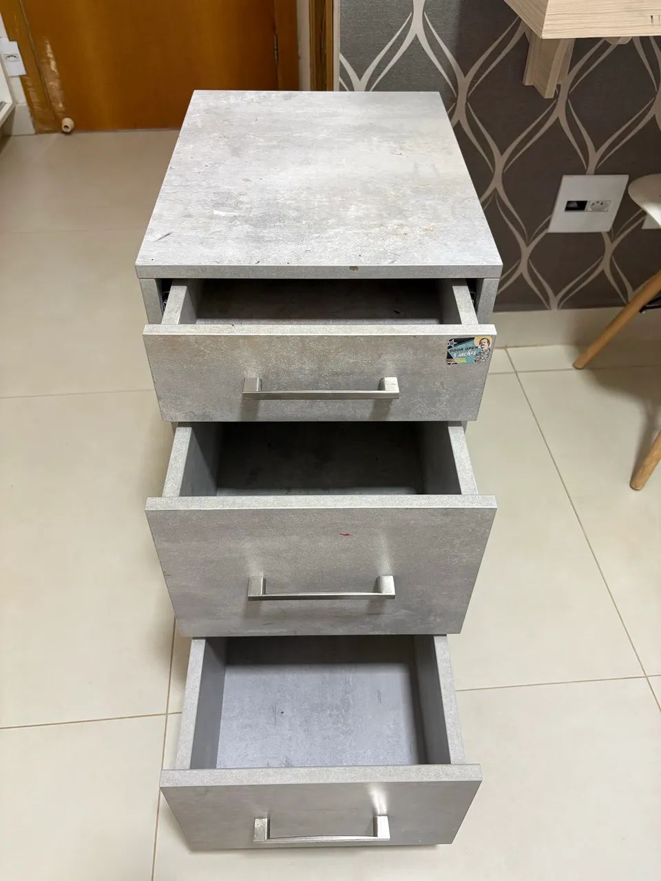 Vendo esse criado mudo de madeira - Foto 2