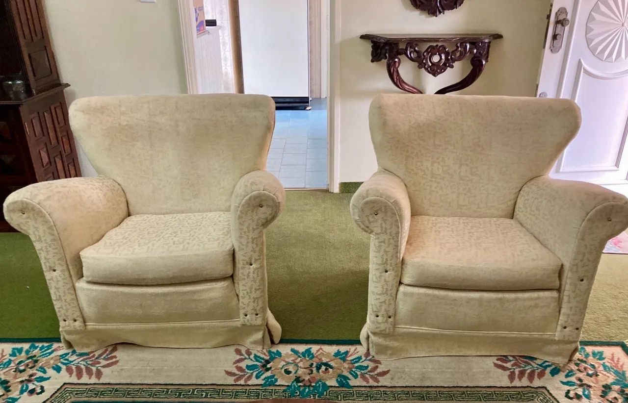 Jogo de sofás clássico antigo