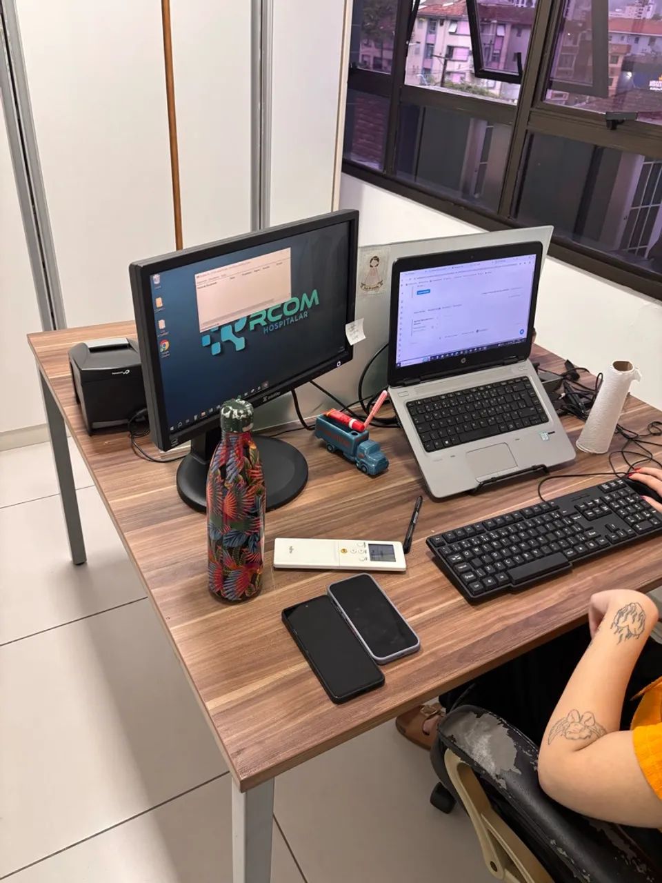 Mesa Dupla para Escritório com Divisória  - Foto 2