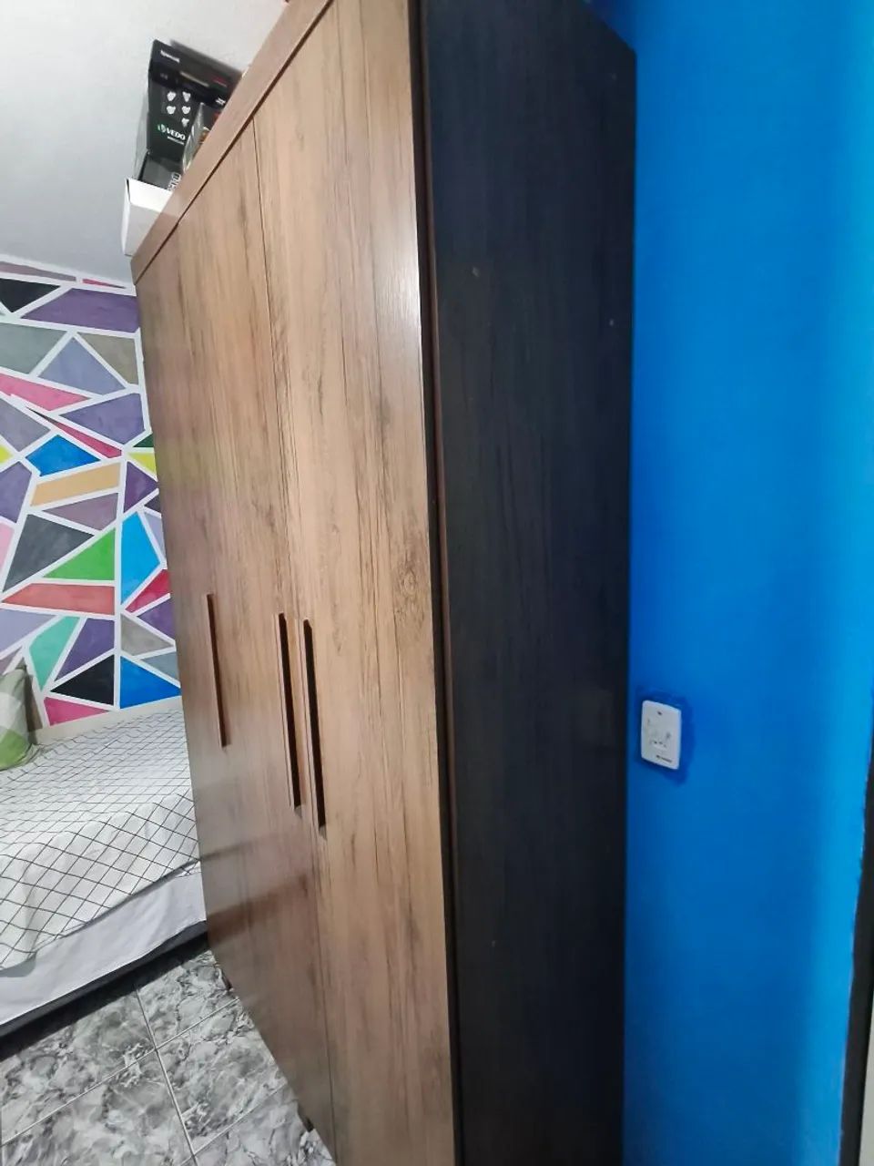 Guarda roupa solteiro 3 portas perfeito estado - Foto 4