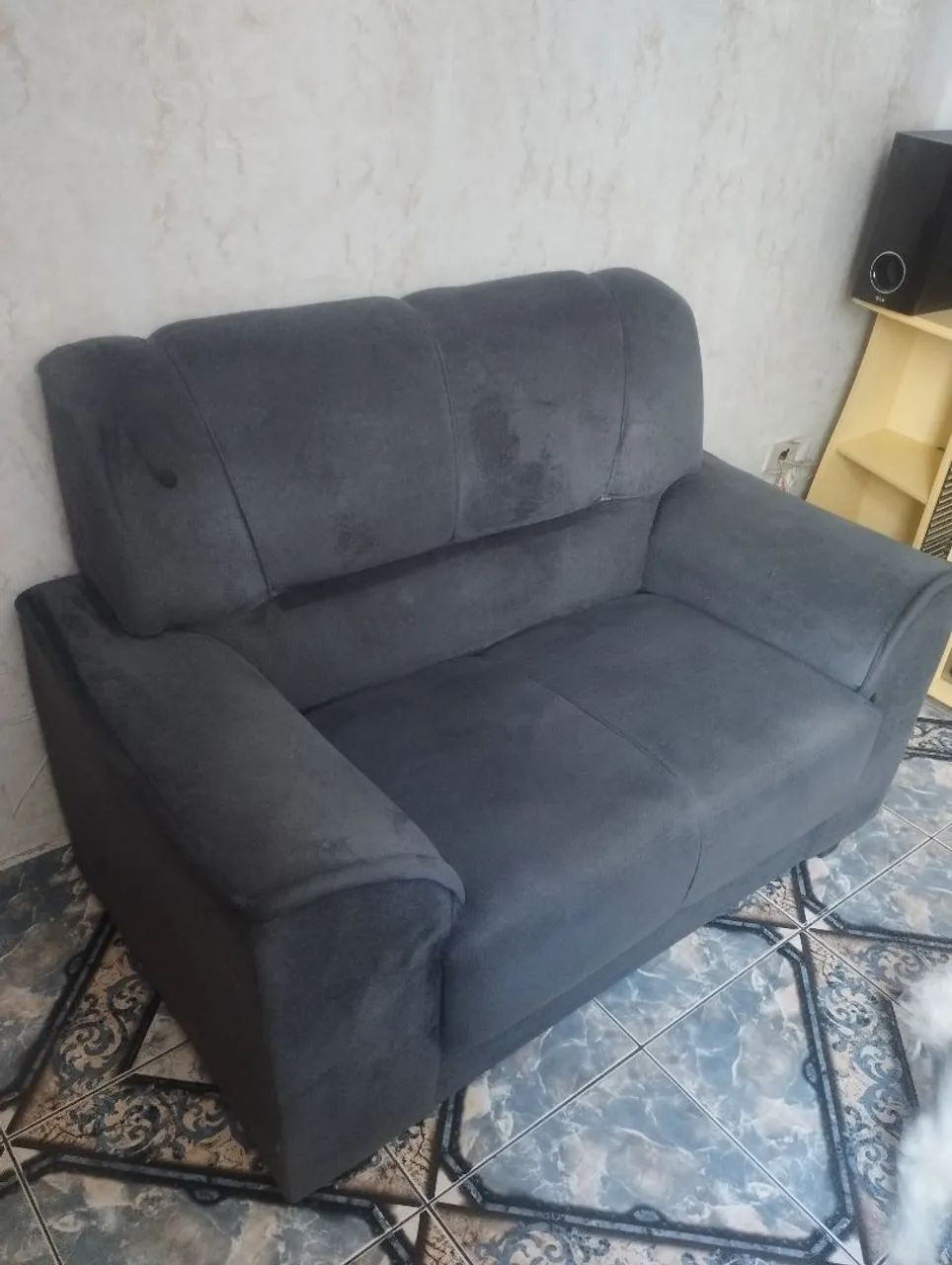 SOFA 2 LUGARES SUEDE NA COR CINZA - Foto 3