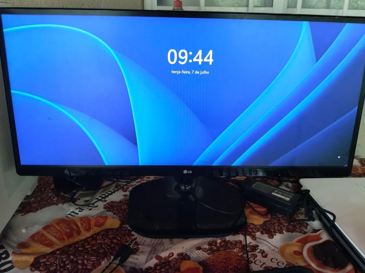 Monitor ultrawide 25"