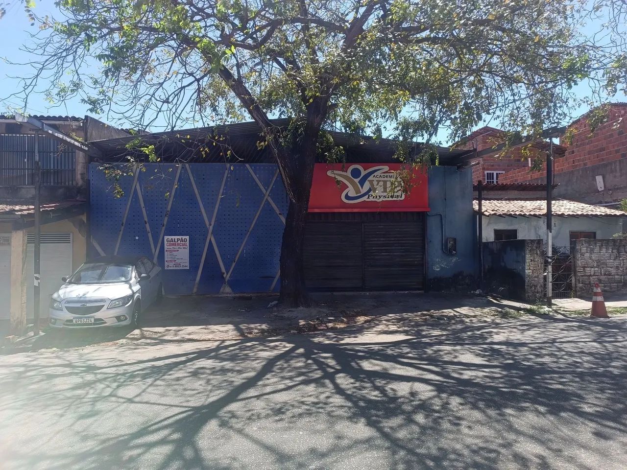 Aluga-se galpão.