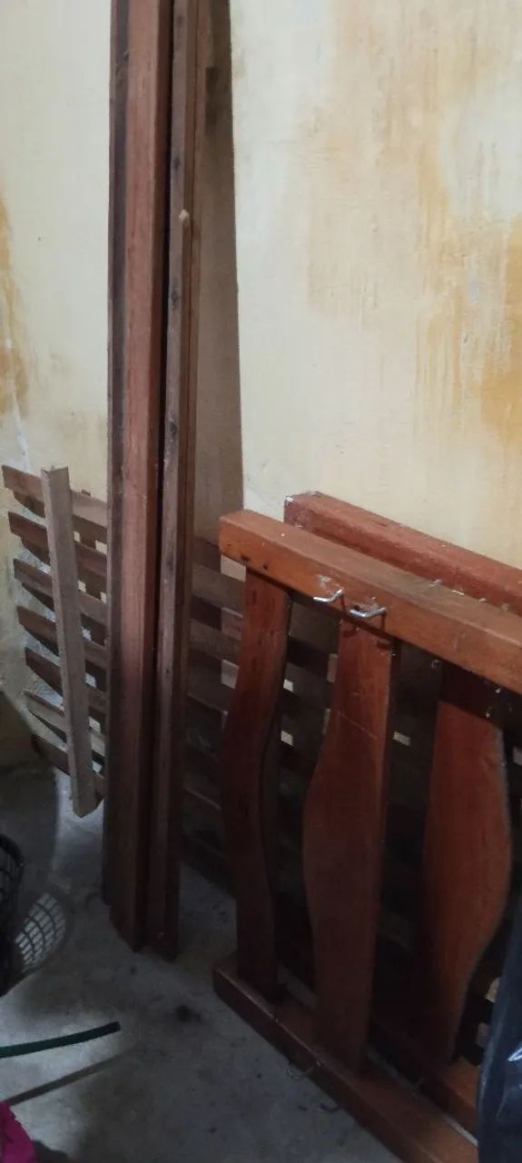 Cama e colchão solteirão 