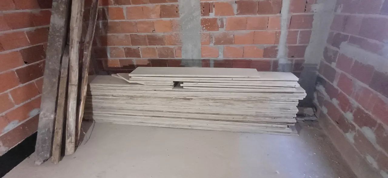 Used concrete formwork supports65049953261441121