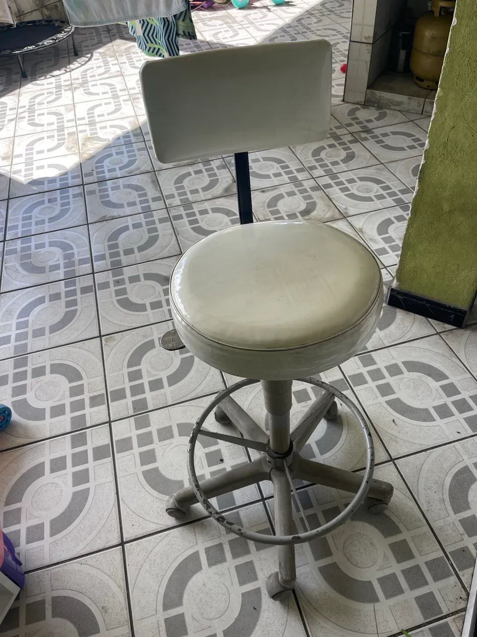 Mocho para salão em boas condições - Foto 4