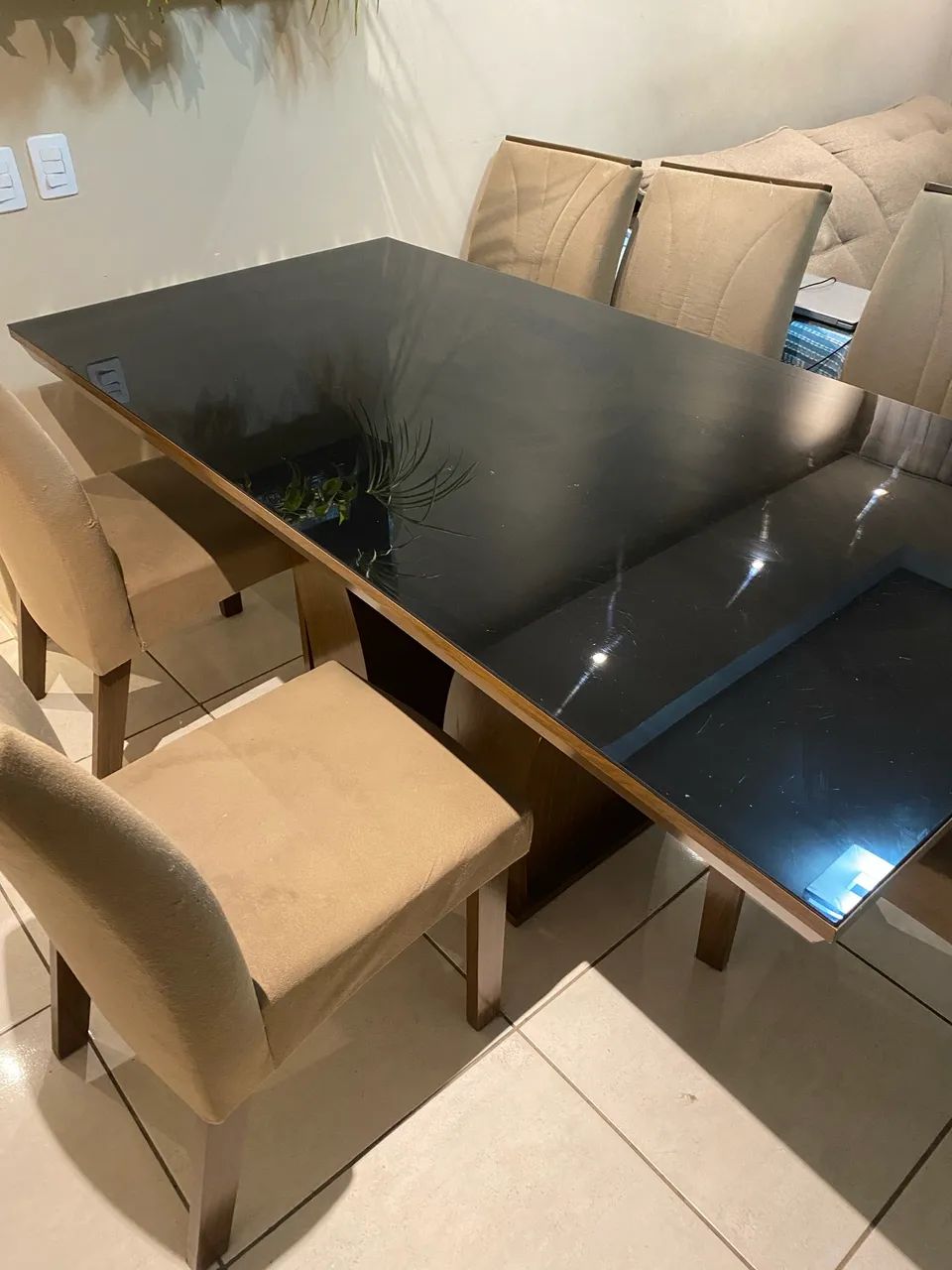 Mesa de Jantar 6 Lugares com Vidro Preto e Base Pedestal - Foto 2