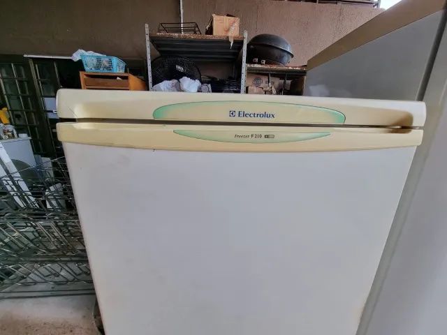 Freezer Vertical Electrolux modeloF210 com 200 litros 127 volts funcionando 100% - Foto 3