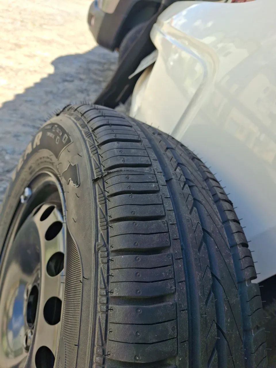 Pneu 175 70 14 Goodyear somente o pneu - Foto 2
