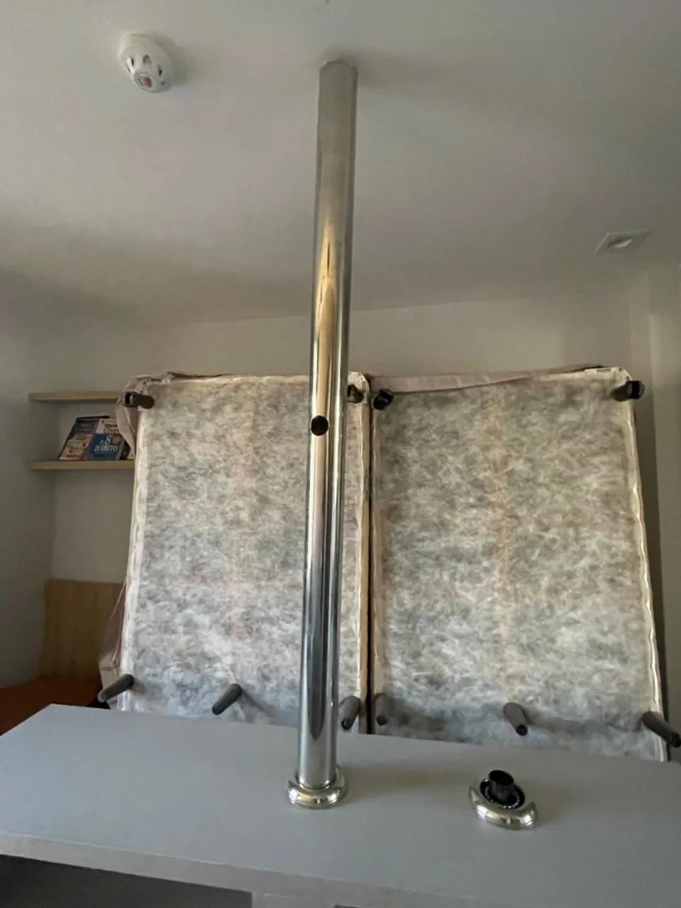 Rak em MDF com suporte tubular para TV. - Foto 3