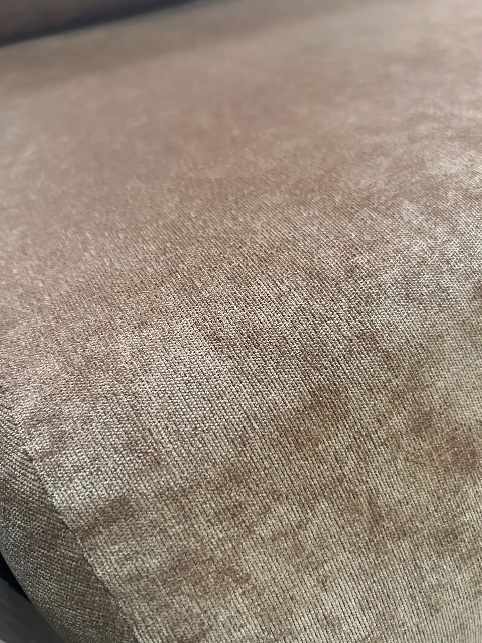 Sofá 3 lugares tecido veludo/suede marrom - Foto 4