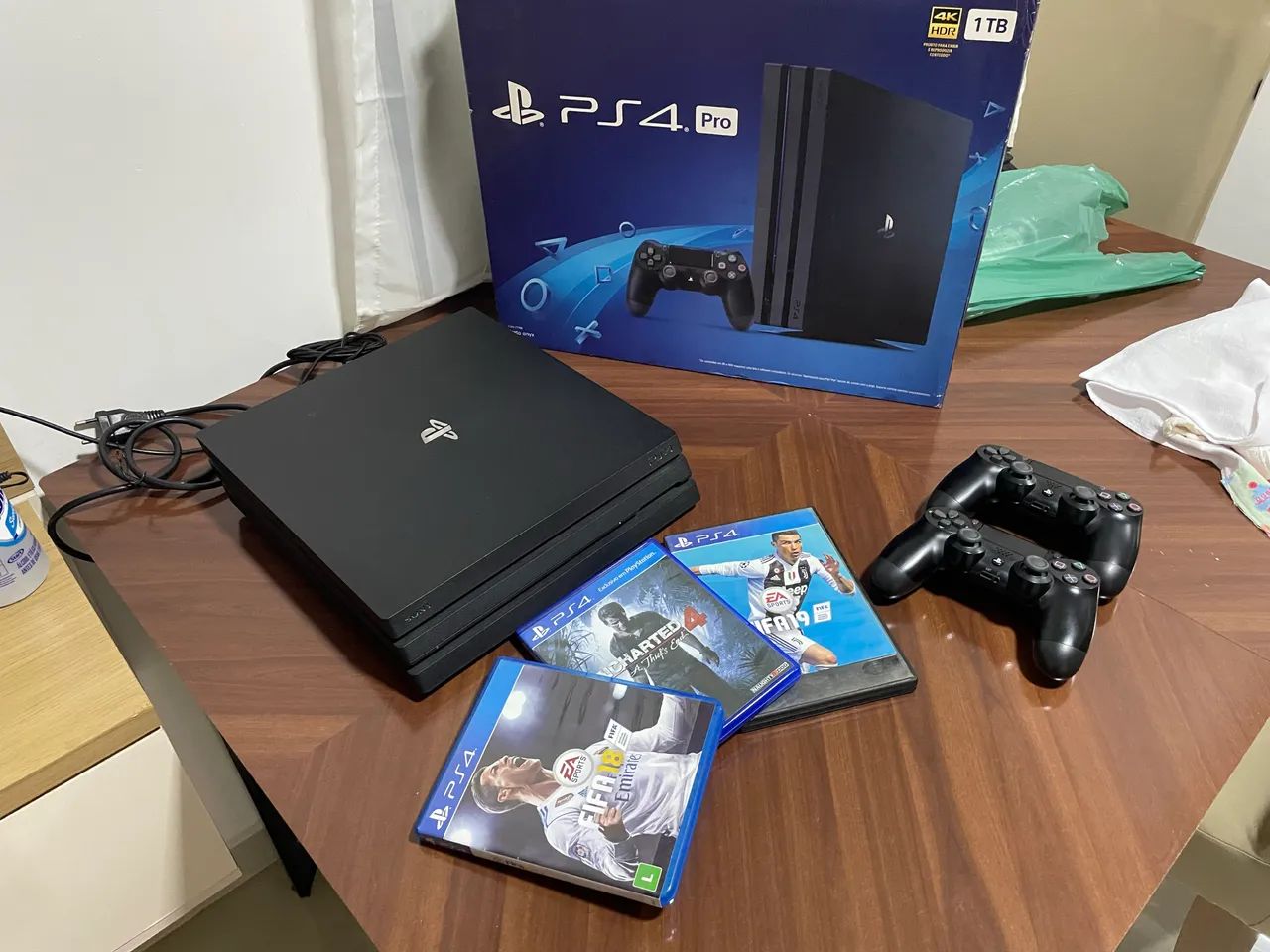 PS4 PRO 1TB HD COM DOIS CONTROLES E JOGOS!!! - Foto 3