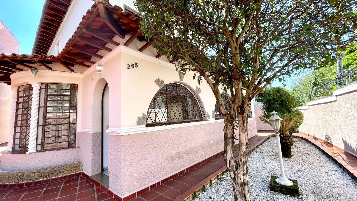 Casa para venda em Aclimação com 3 quartos, sendo 3 suítes, 265m²