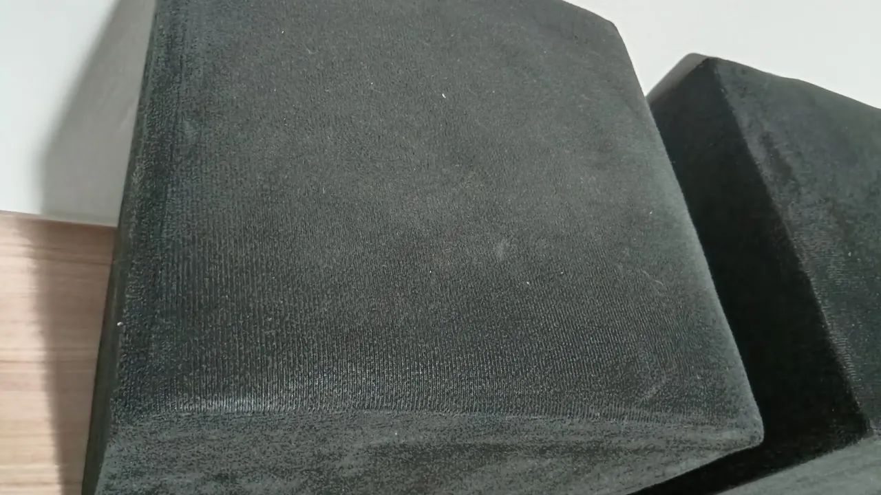 Par de puffs pretos tecido suede  - Foto 2