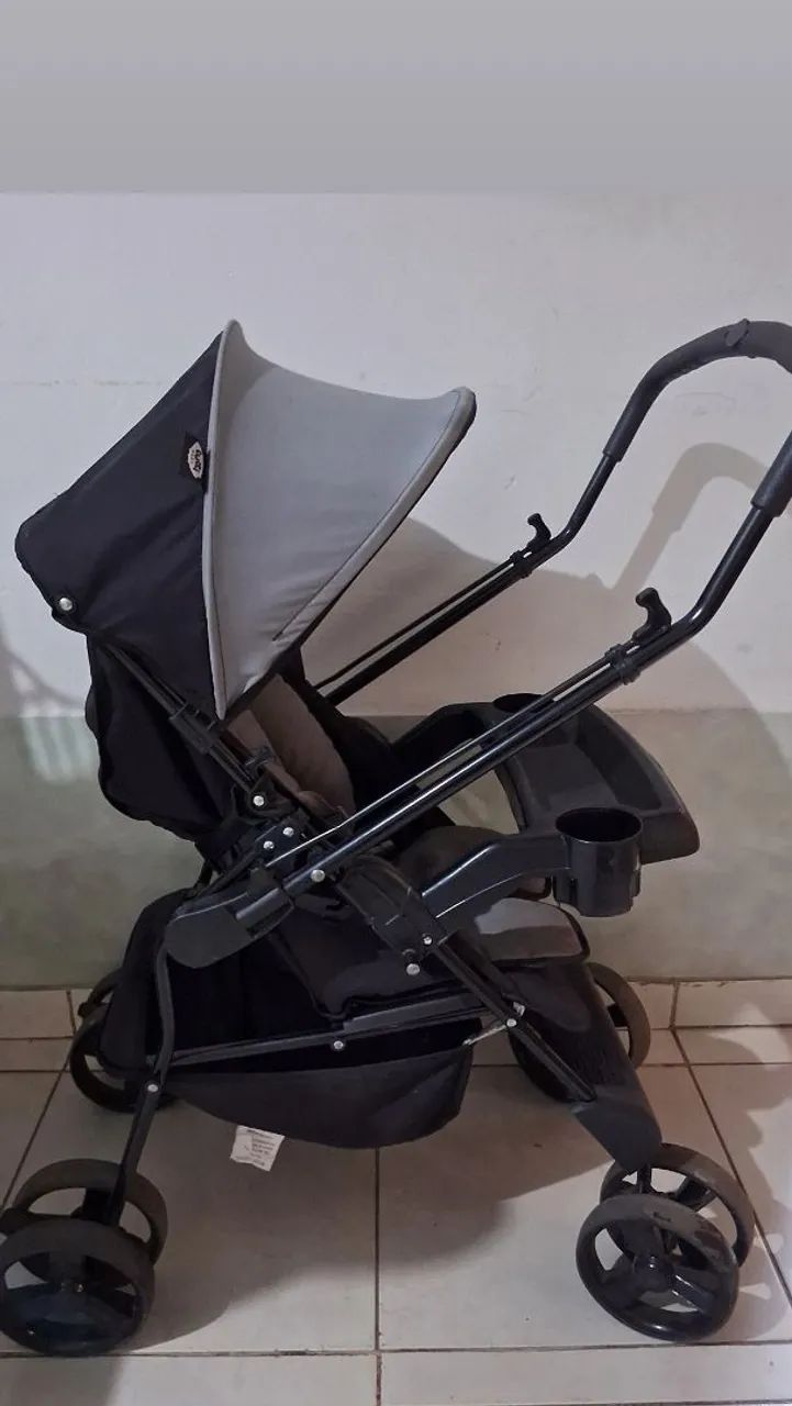 Carrinho de bebê. 