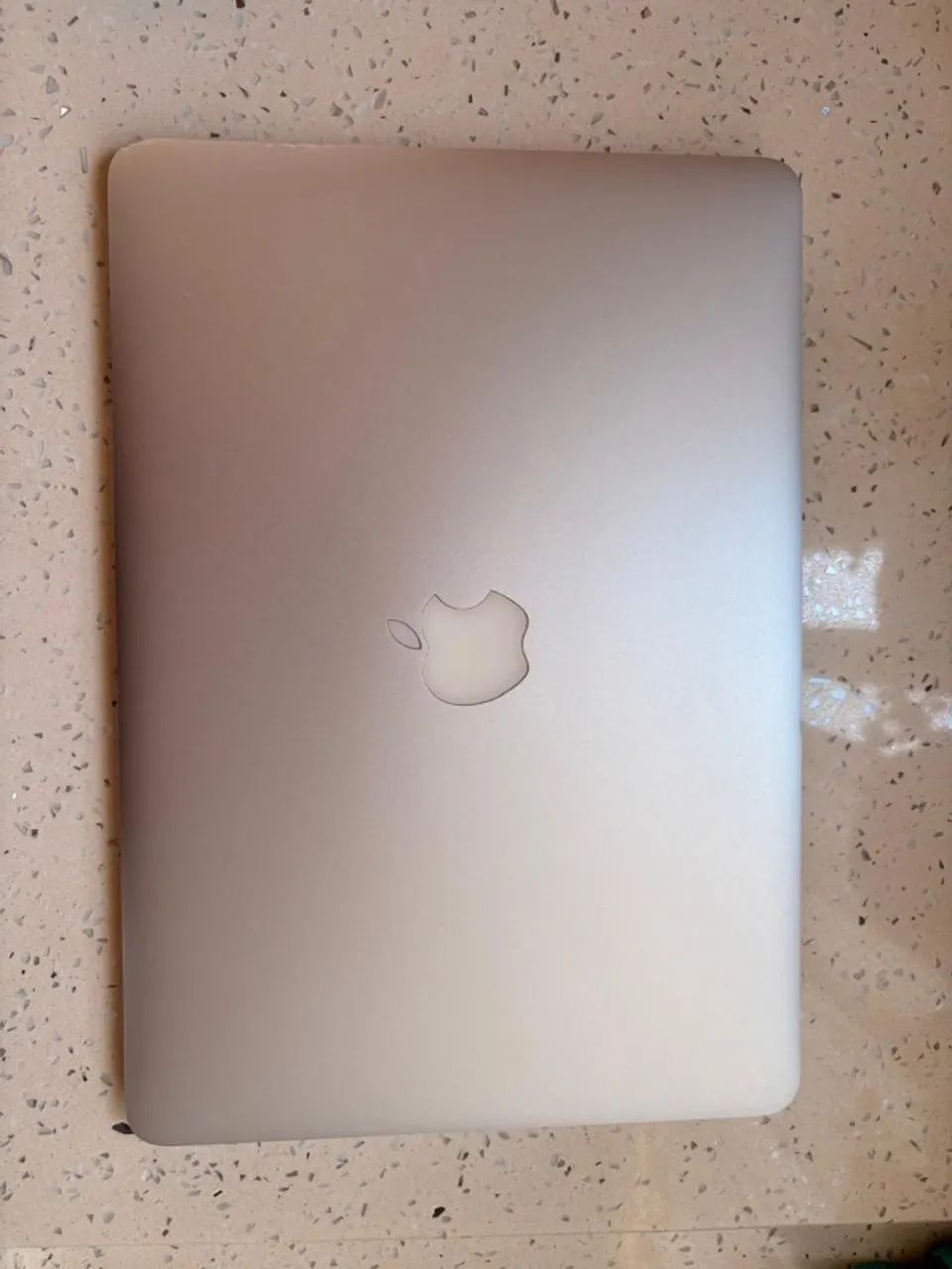Macbook Air 13" (2017) - Intel Core i5 / 8GB RAM / 128GB SSD