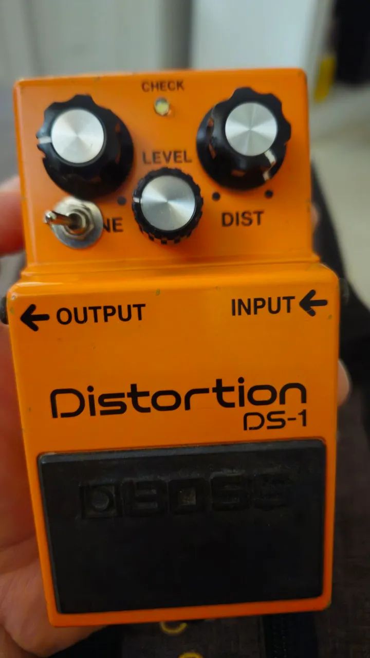Pedal Boss DS1 com mod Monte Allums