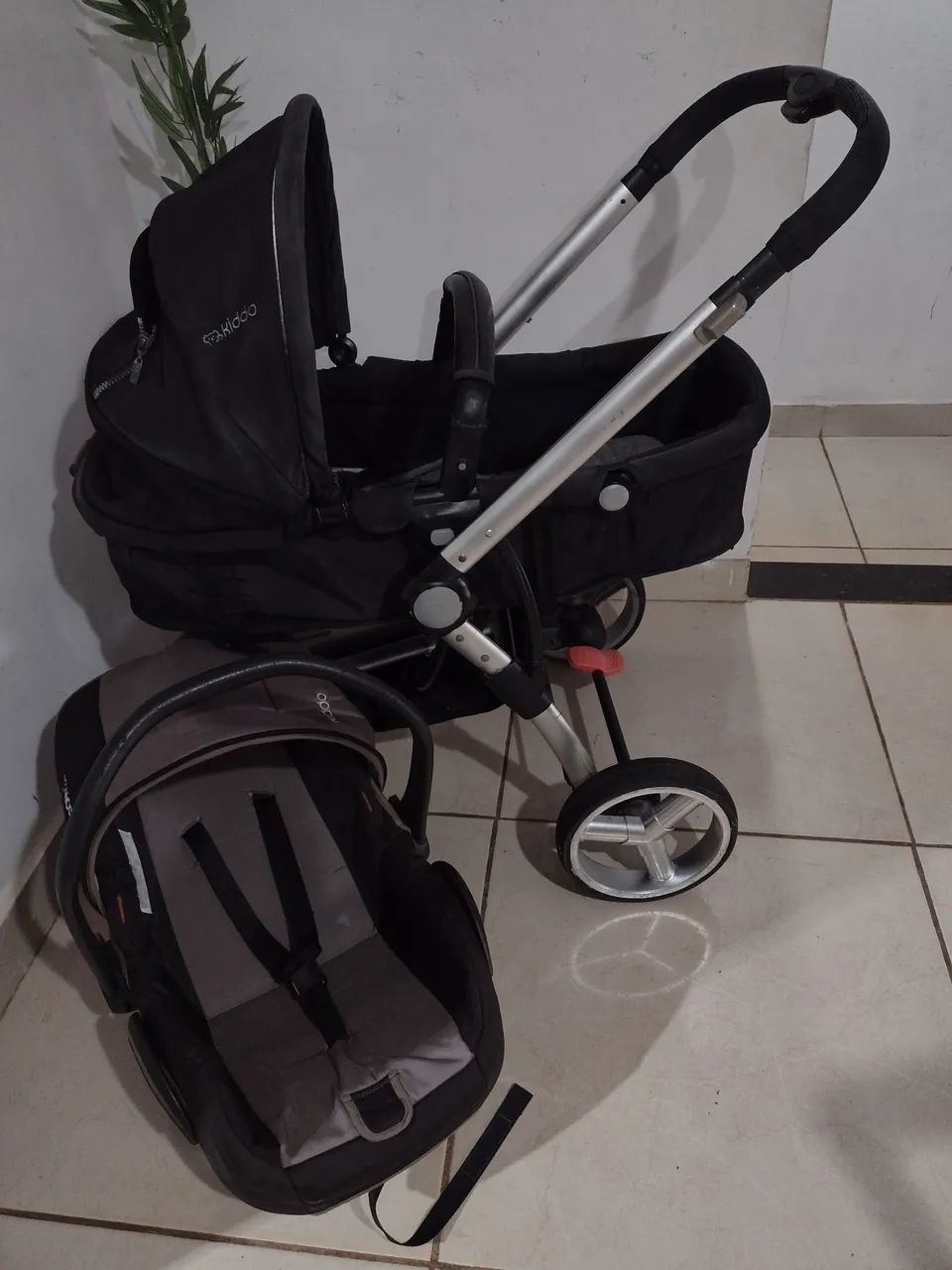 Carrinho moisés+ bebê conforto 
