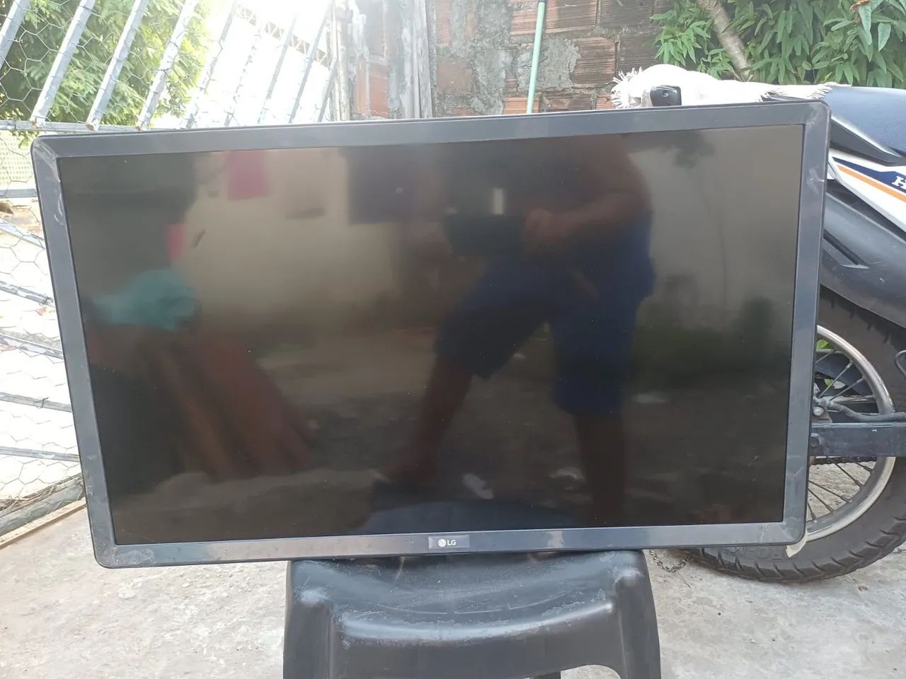 Tv LG smart 32 polegadas <br>Bem conservada <br>Só chamar se tiver interesse <br>ZAP *58 - Foto 2