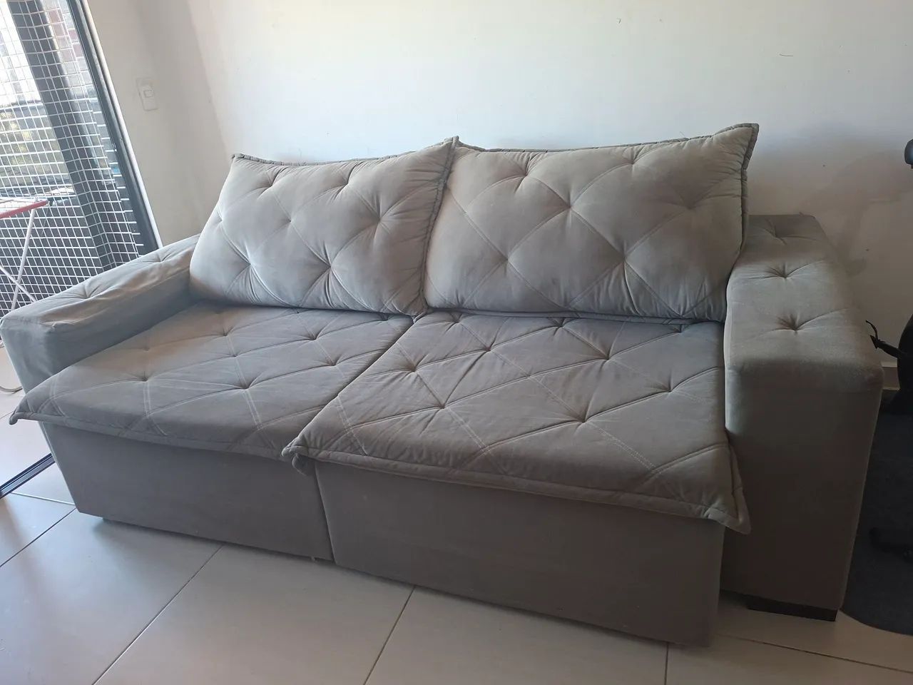 Vendo sofá retrátil e reclinável, tamanho 2, 30 m. Cinza. - Foto 4