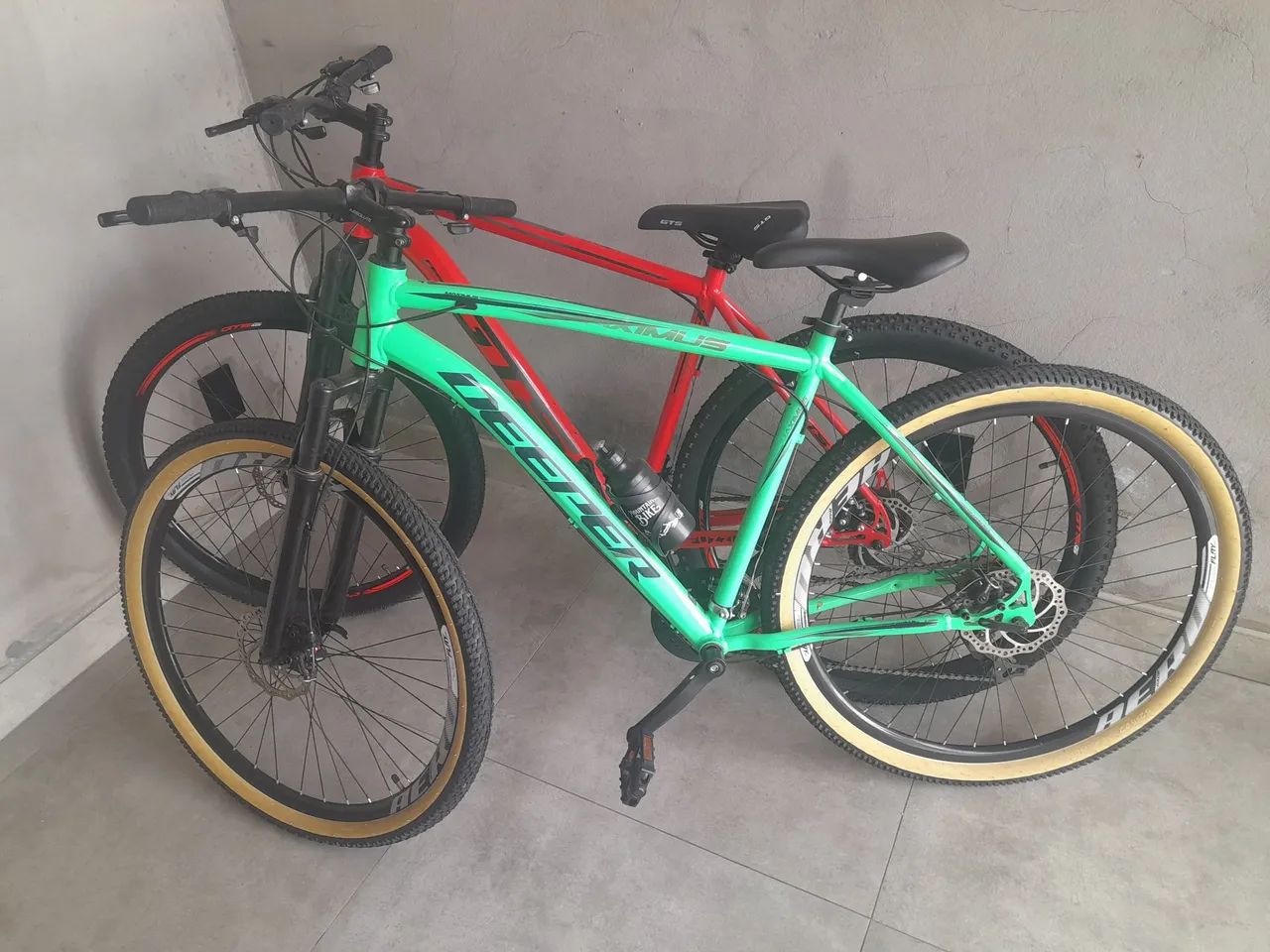 Bicicleta estado de nova