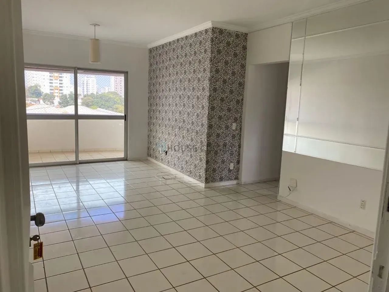 Vende Apartamento com 2 quartos - Edifício Porto Real - Bairro Araés