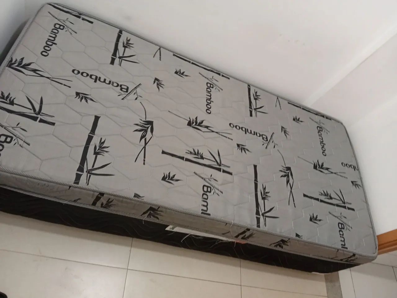 Base de cama solteiro com colchão embutido, nova igual a ZERO - Foto 4