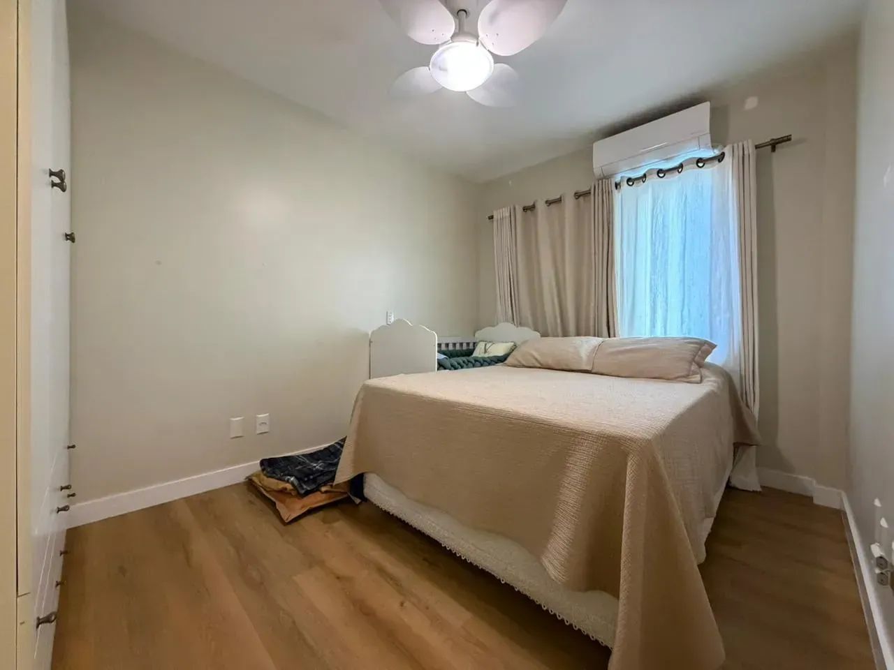 Apartamento com 3 dormitórios, churrasqueira a carvão e andar alto no centro de Criciúma - - Foto 4