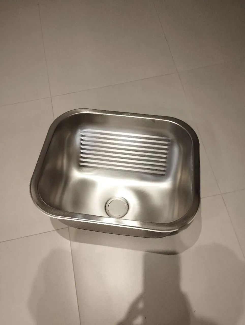 Tanque Tramontina Hera 50x40 34l Escovado Vál. 3 1/2 Outlet Acetinado - Foto 2