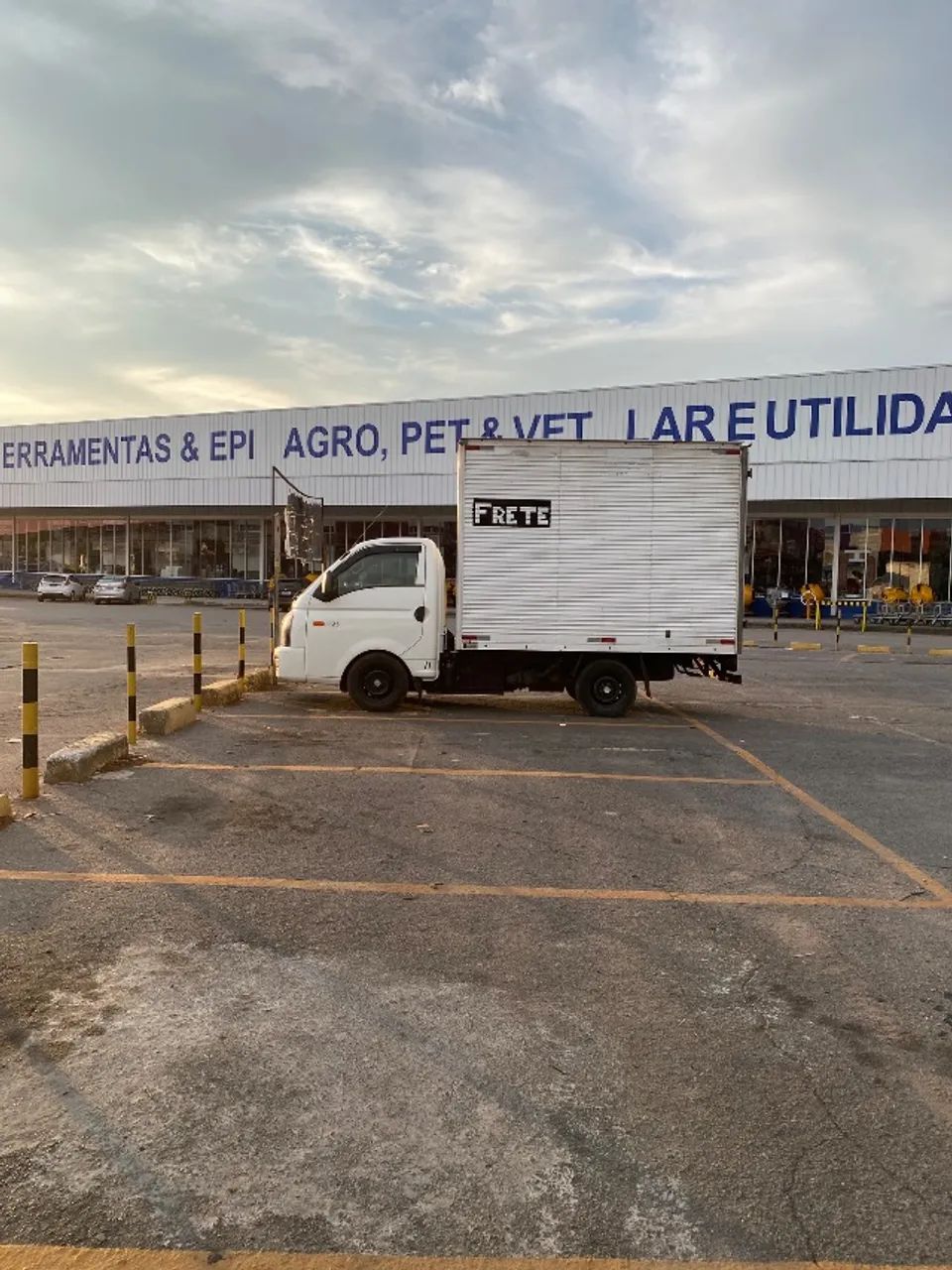 FRETES CARRETOS E MUDANÇAS 