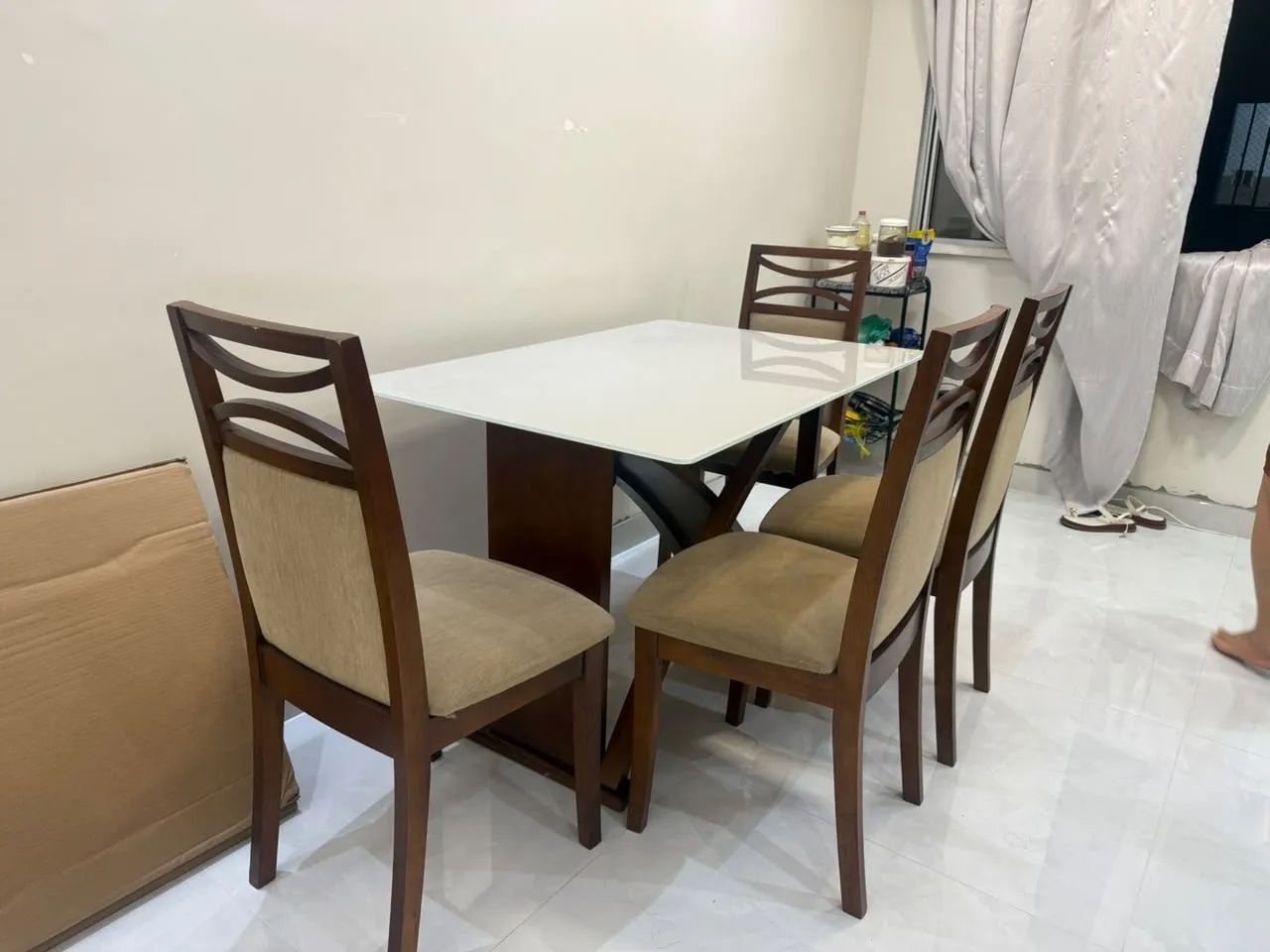 MESA DE 4 LUGARES 