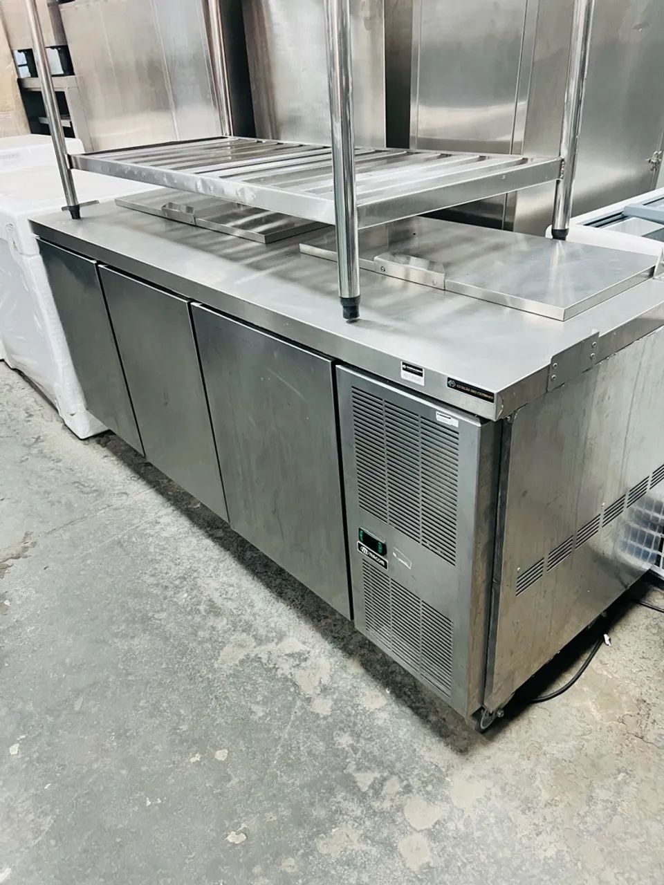 Balcão refrigerado c/Condimentadora Macom 03 portas 