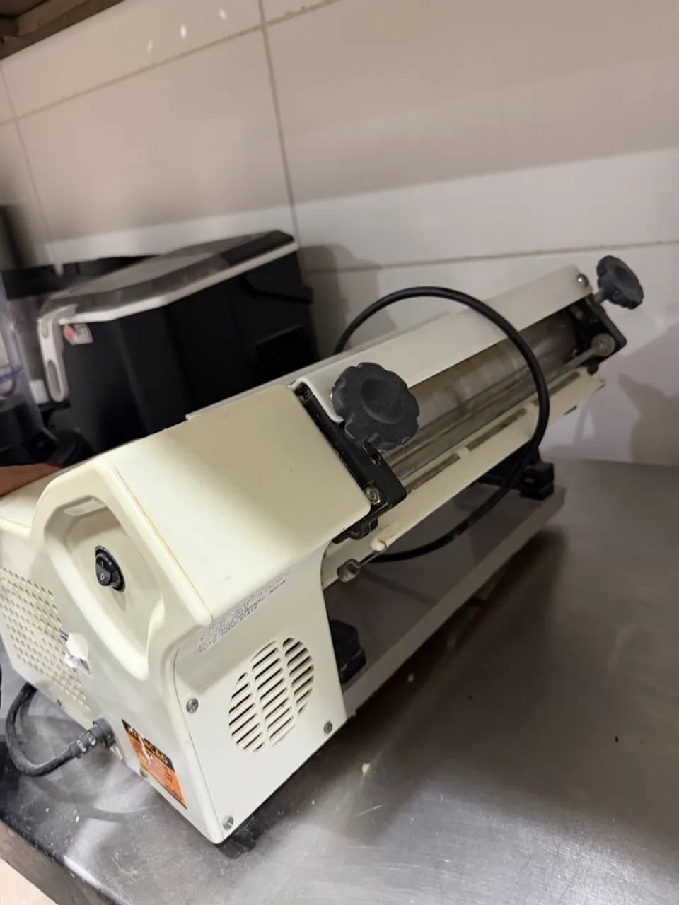 Laminador de Massas Elétrico 37cm Branco 220V Anodilar - Foto 3