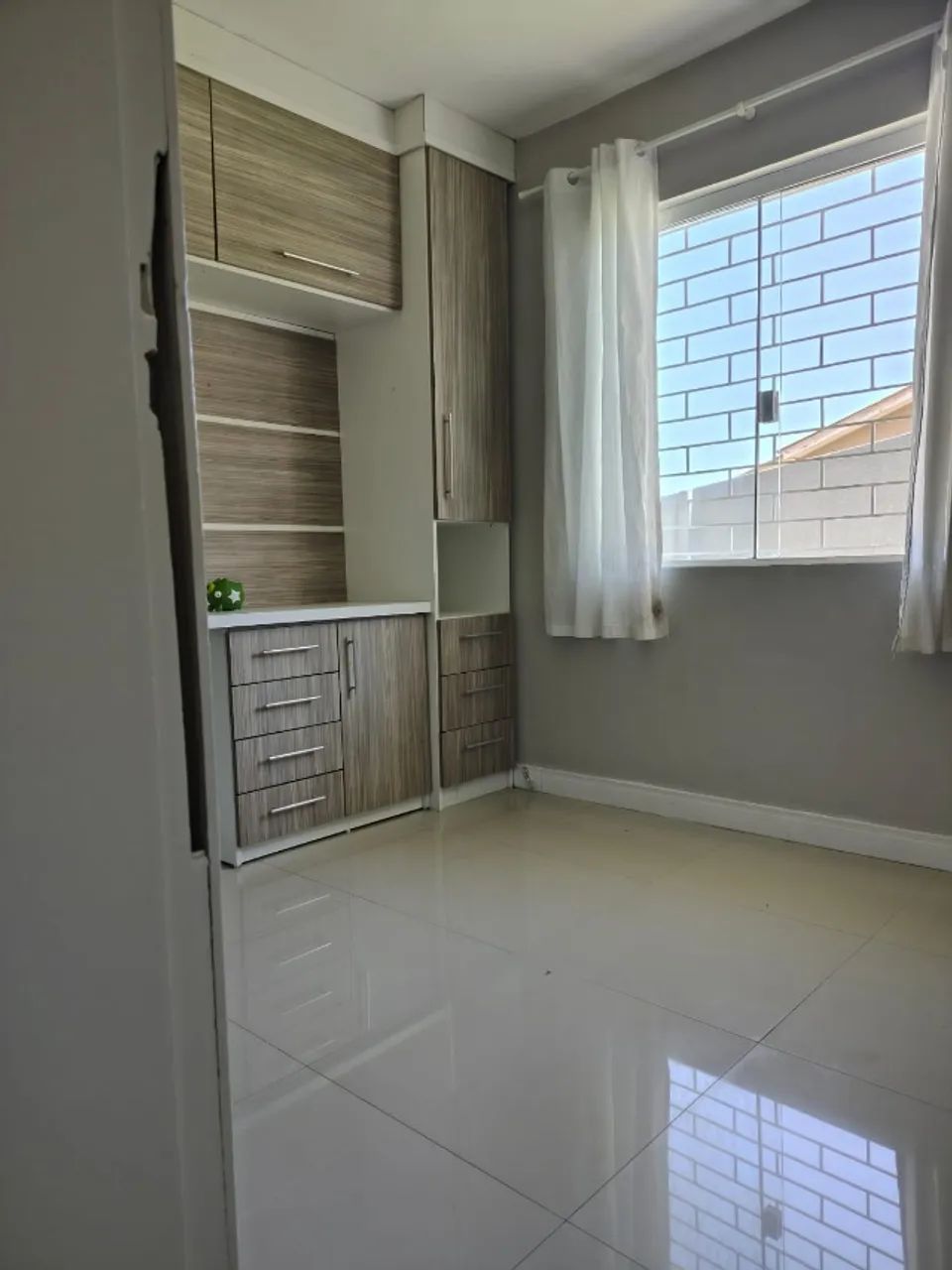 CASA A VENDA EM PINHAIS COM 3 QUARTOS SEMI MOBILIADA.  - Foto 4