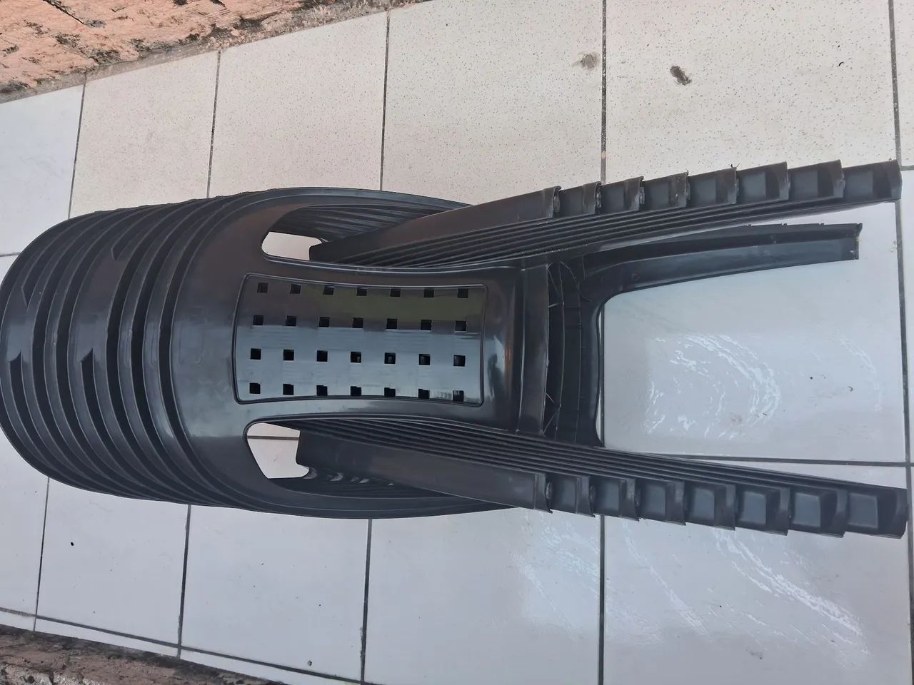 Jogo de cadeiras com mesa de plástico Arqplast preta - Foto 5