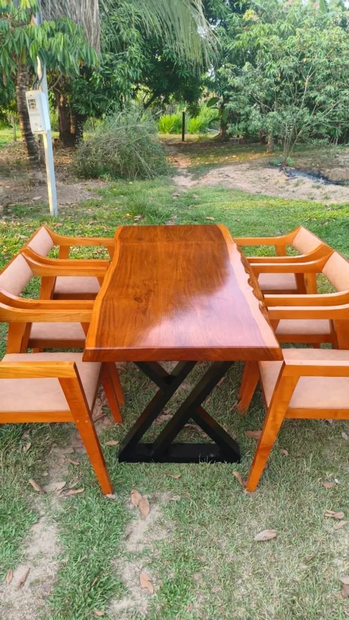 Mesa Rústica 2 metros com poltronas katakana acolchoadas 