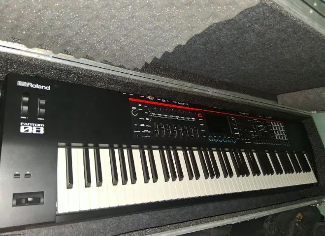 TECLADO MUSICAL FANTOM 8 - Foto 3