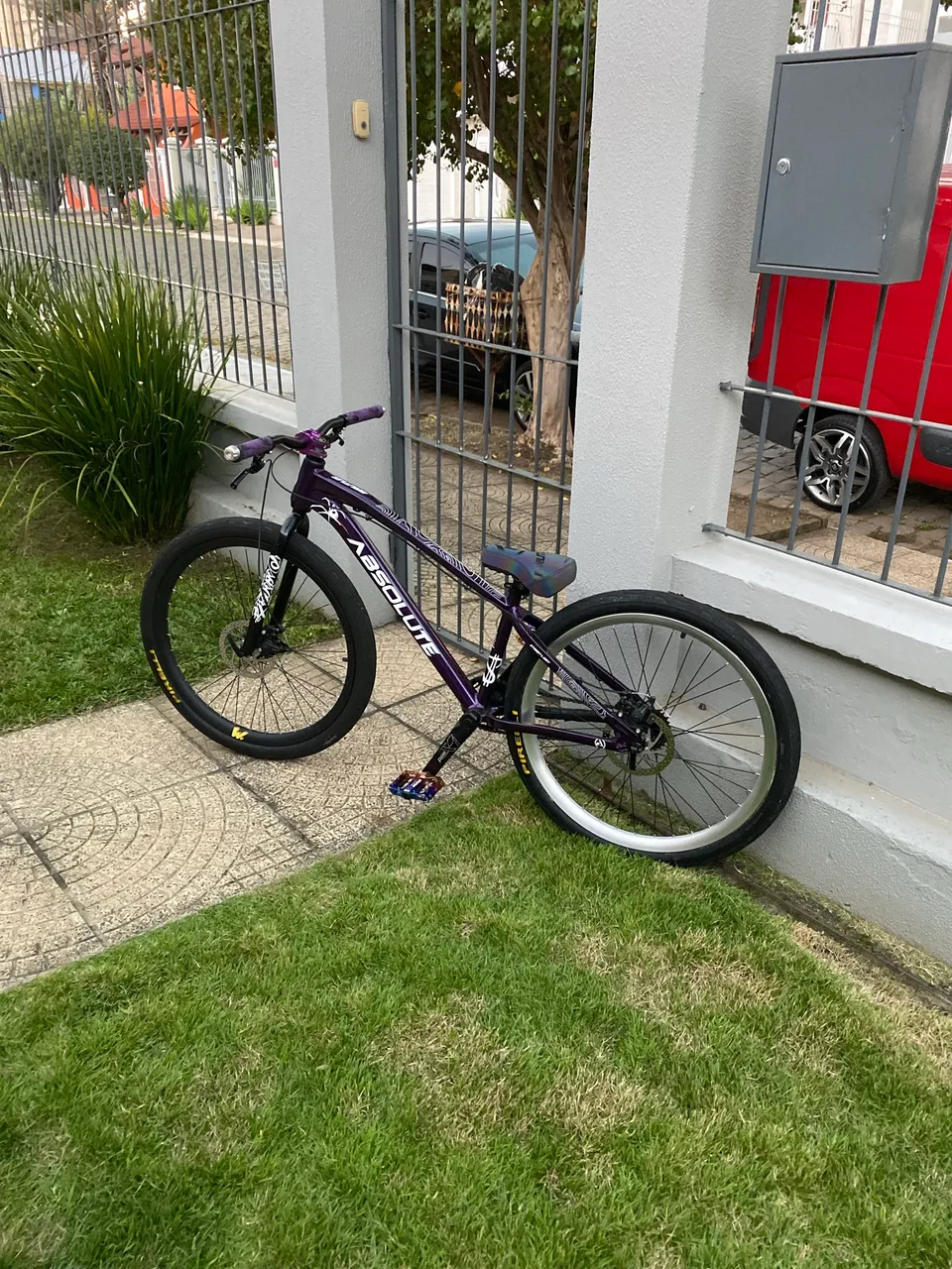 Par de Pneus Hutchinson Challenger Tubeless 700x28 - O Novo Padrão