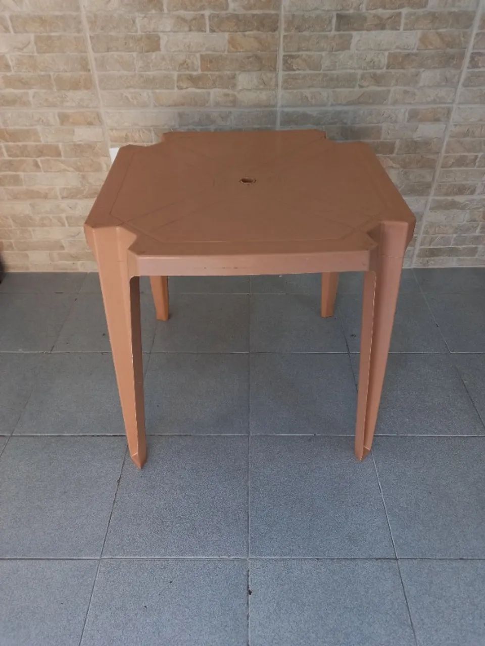 Conjunto de mesa com cadeira plásticas - Foto 4