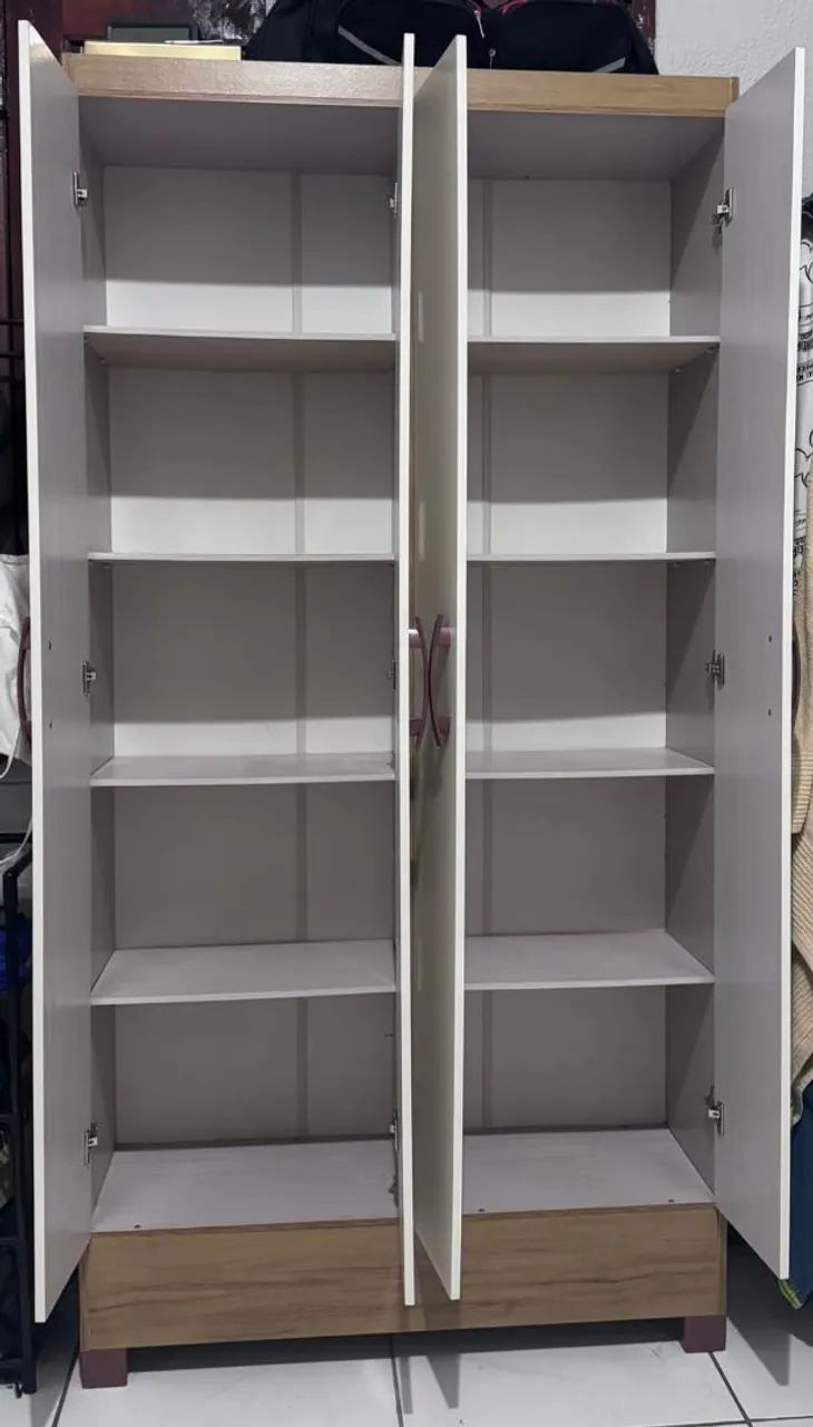 Guarda roupa / multiuso 4 portas