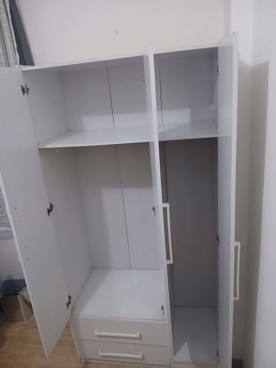 Guarda-Roupa Solteiro 4 Portas e 2 Gavetas Branco  - Foto 3