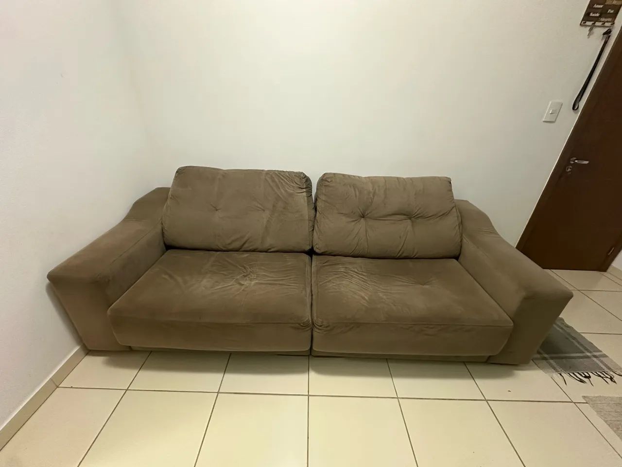 SOFÁ RETRÁTIL DE 4 LUGARES - MARROM CLARO  - Foto 3