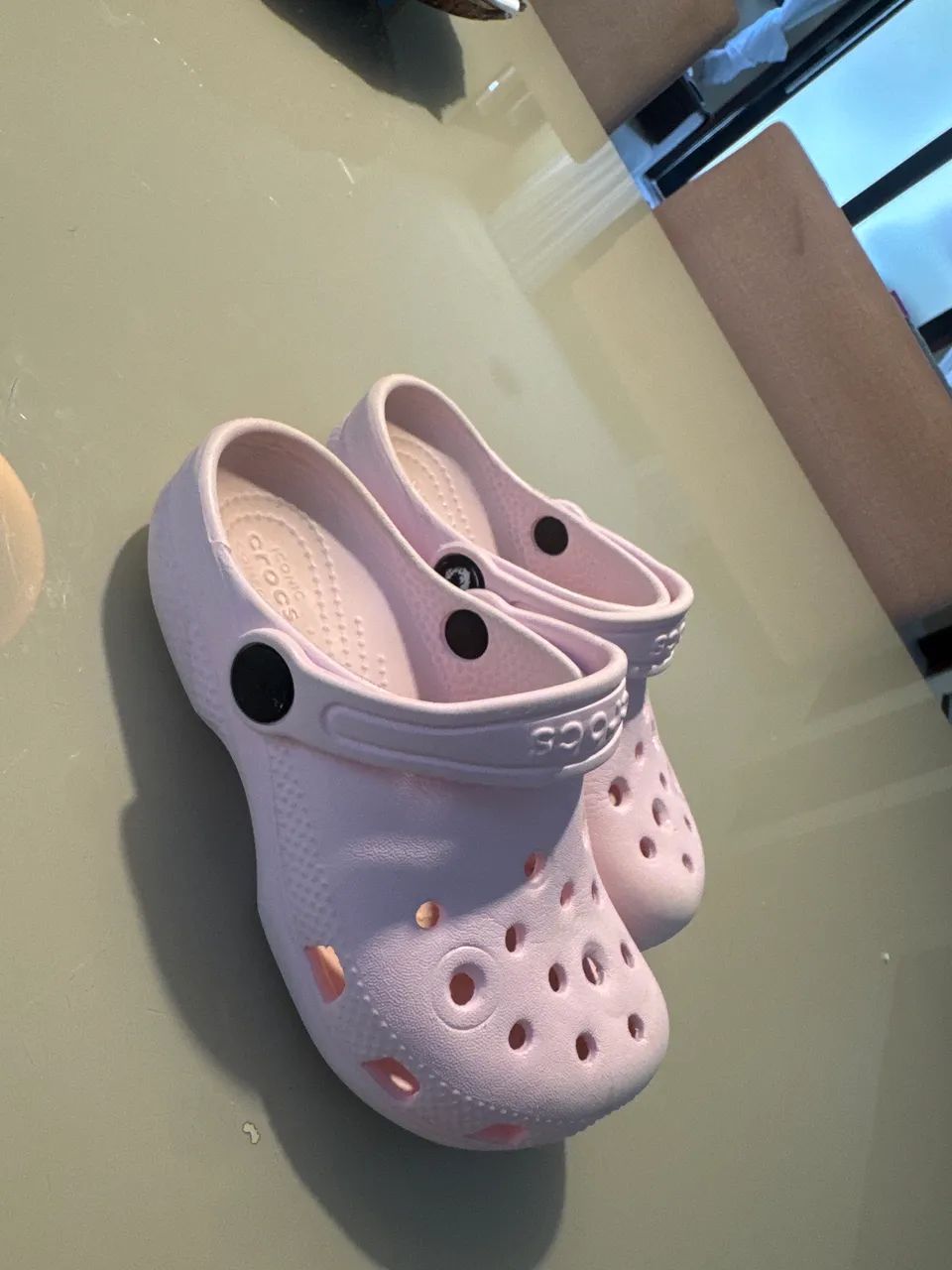 VENDO CROCS NUMERAÇÃO C10  - Foto 2