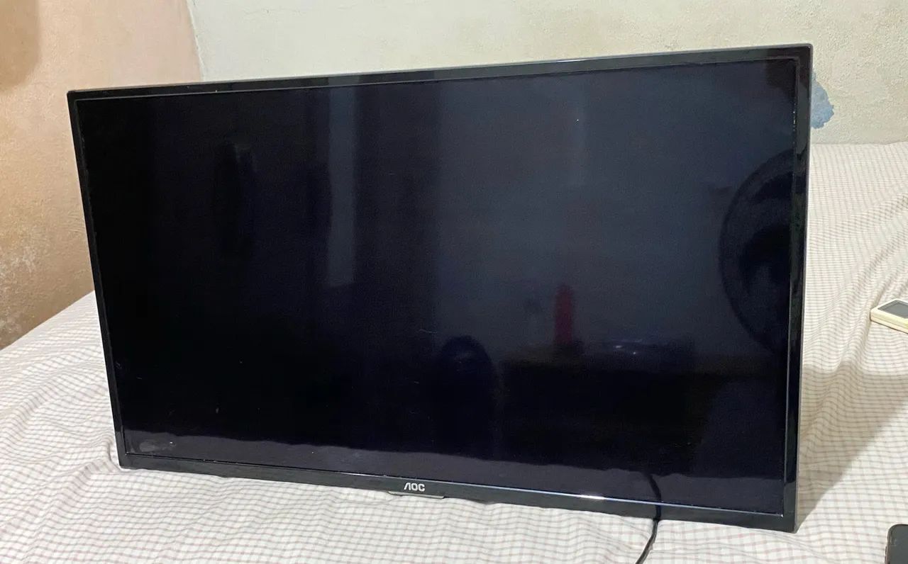 TV AOC 32 Polegadas com Defeito na Tela (Listras)