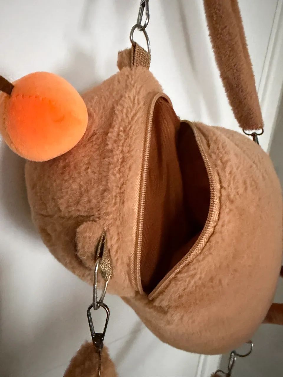 Mochila pelucia capibara  - Foto 3