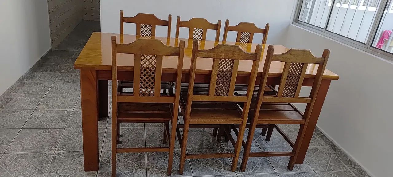 Mesa de jantar com 6 cadeiras