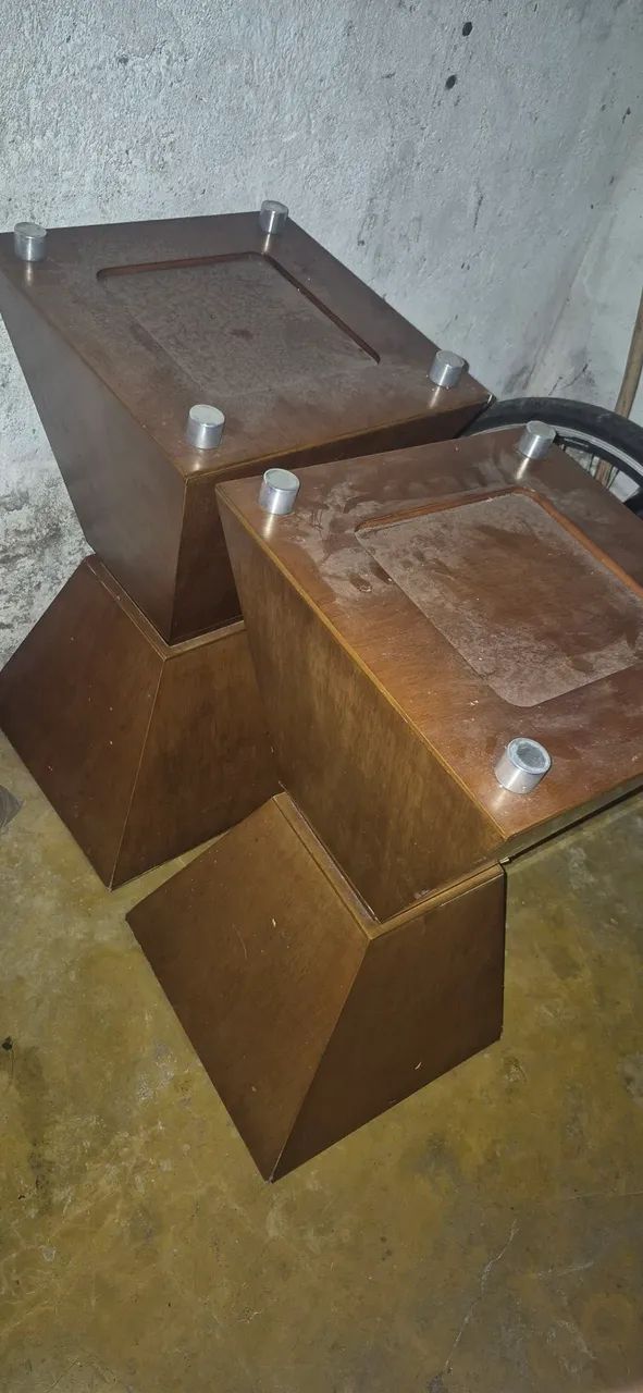 Vendo essas 6 cadeiras mais 2 suporte