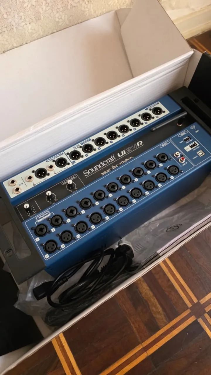 Mesa de Som Digital Soundcraft UI24R - Foto 2