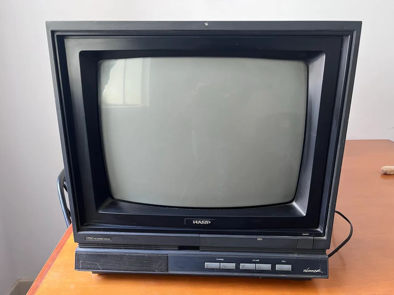Tv vintage sharp c 1692 em perfeito estado 